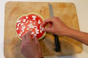 Gezonde snack bereiden - watermeloen met geitenkaas - Fit's Life